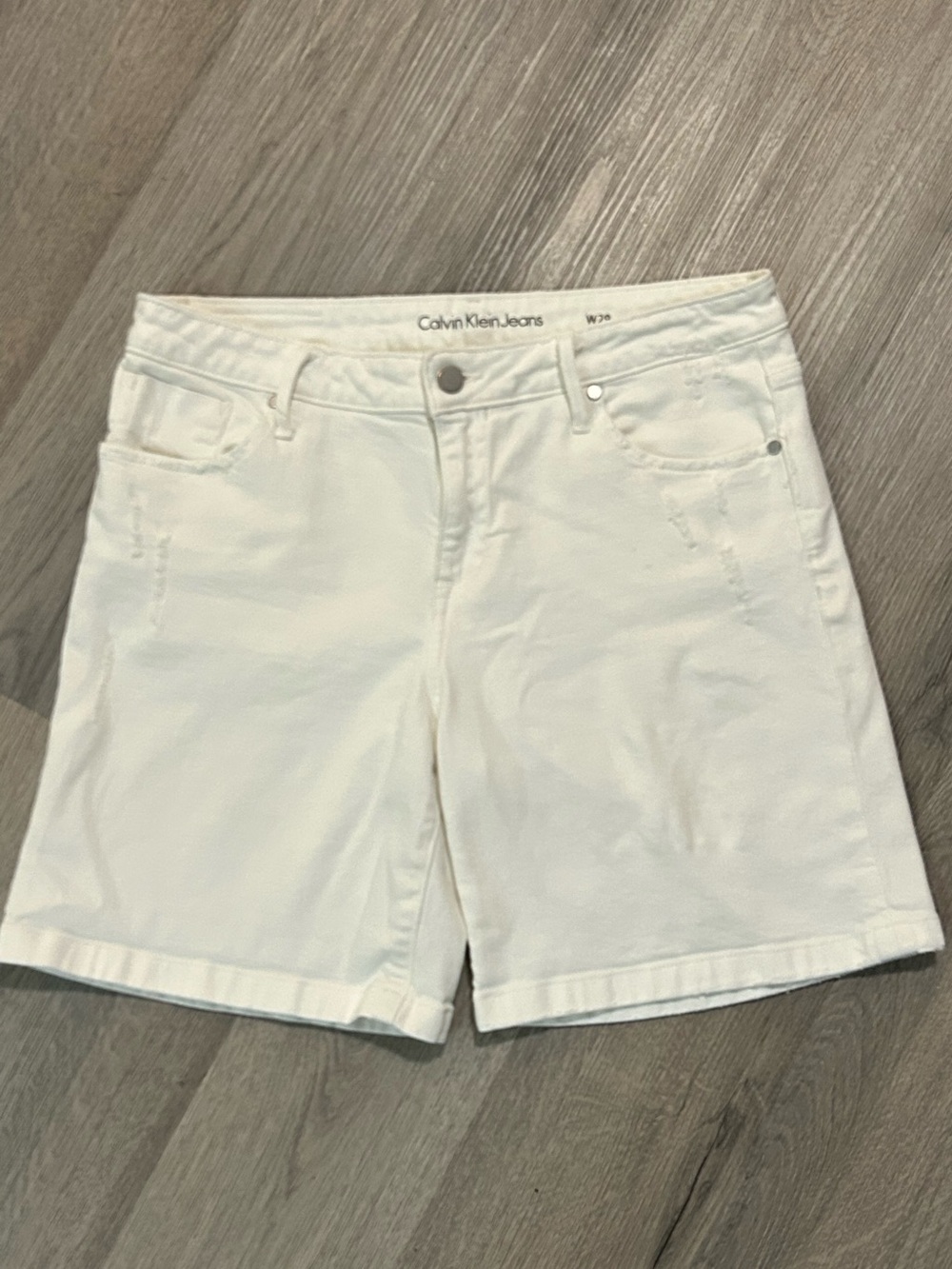 Calvin Klein White Distressed Denim Shorts Size 29 🤍